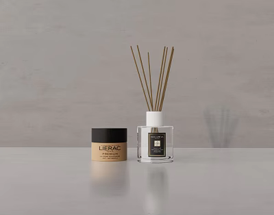 Elegant Bathroom Accessories Featuring Glass Reed Diffuser And Scented Candle Jar 3d model