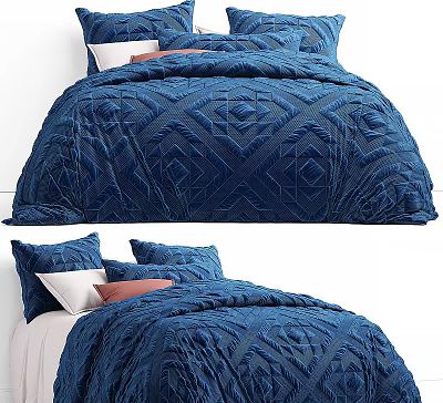 Double Bed with Blue Diamond Pattern Quilt and Soft Decorative Pillows 3d model Double Bed with Blue Diamond Pattern Quilt and Soft Decorative Pillows 3d model