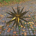 Golden Star Shaped Metallic Decorative Piece With Radiant Geometric Design For Modern Interior
