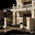 Luxurious Villa Garden Landscape Design With Courtyard Green Plants And Roof Terrace Lighting
