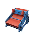 Industrial Vibrating Screen Equipment With Blue Frame Red Screen Surface Inclined Design