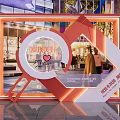 Modern Geometric Feature Wall with Circular Accent and Lighting in Mall Area