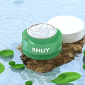 RHUY Green Jar Natural Skincare Cream with Lotus Leaves and Wooden Base