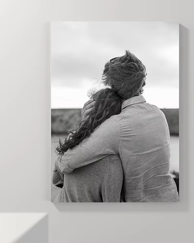 Black and White Image of Two People Hugging From Behind by the Water 3d model