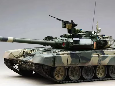Detailed Military Camouflage Tank Featuring Long Cannon Turret And Heavy Tracks 3d model