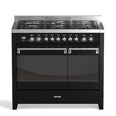 Black Kitchen Range Cooker With Multiple Burners And Double Oven Doors 3d model