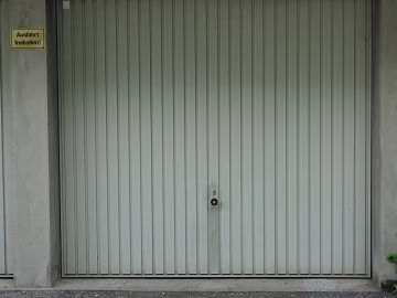 Metal door texture (ID:ffaeg93523)