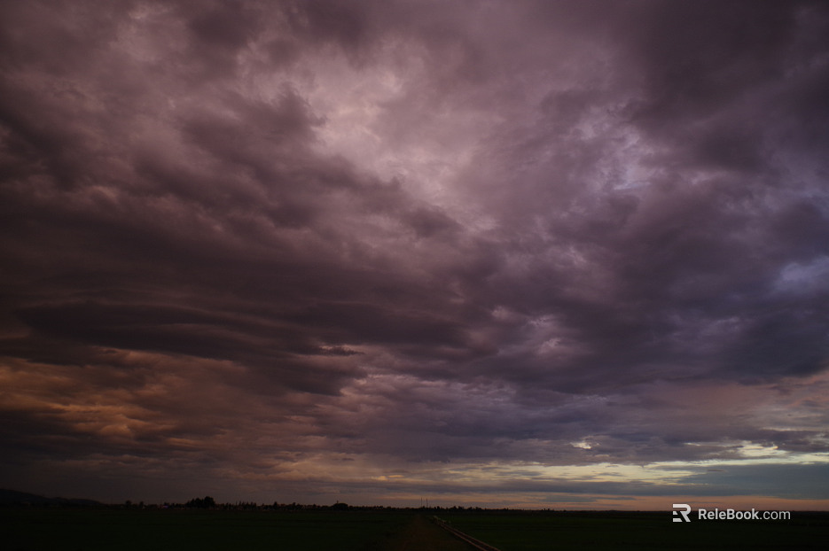 The sky is cloudy in the morning, cloudy in the morning, cloudy in the day, dusk in the afternoon, sunset in the evening. texture