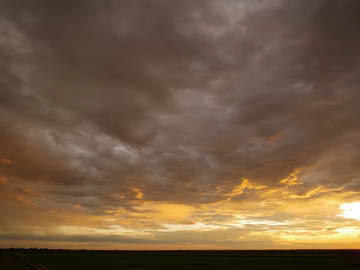 The sky is cloudy in the morning, cloudy in the morning, cloudy in the day, dusk in the afternoon, sunset in the evening. texture (ID:ffach208340)