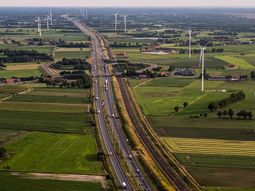 bird's eye view of farmland texture (ID:ffach422806)